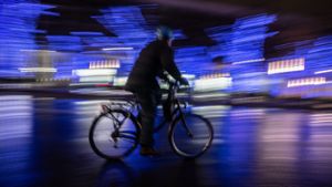 Aggressiver Fahrradfahrer verletzt Polizistin in Althengstett