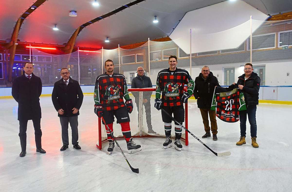 Eishockey in Baiersbronn: Holzhacker nutzen nun richtige Pucks