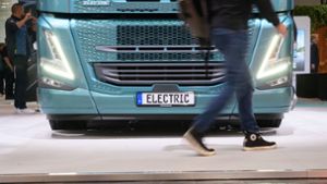 Auch bei den LKW ist der Elektroantrieb auf dem Vormarsch. Dafür sorgt auch das Europaparlament mit einem neuen Gesetzesentwurf. Foto: dpa/Julian Stratenschulte
