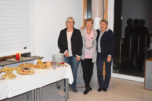 Sie freuen sich auf einen kulinarischen Abend mit ganz besonderer Weinprobe: (von links) Monika Hettich-Marull, Renate Faßbender und Renate Heppe-Debus vom Forum Mönchweiler. Foto: Hettich-Marull Foto: Schwarzwälder-Bote