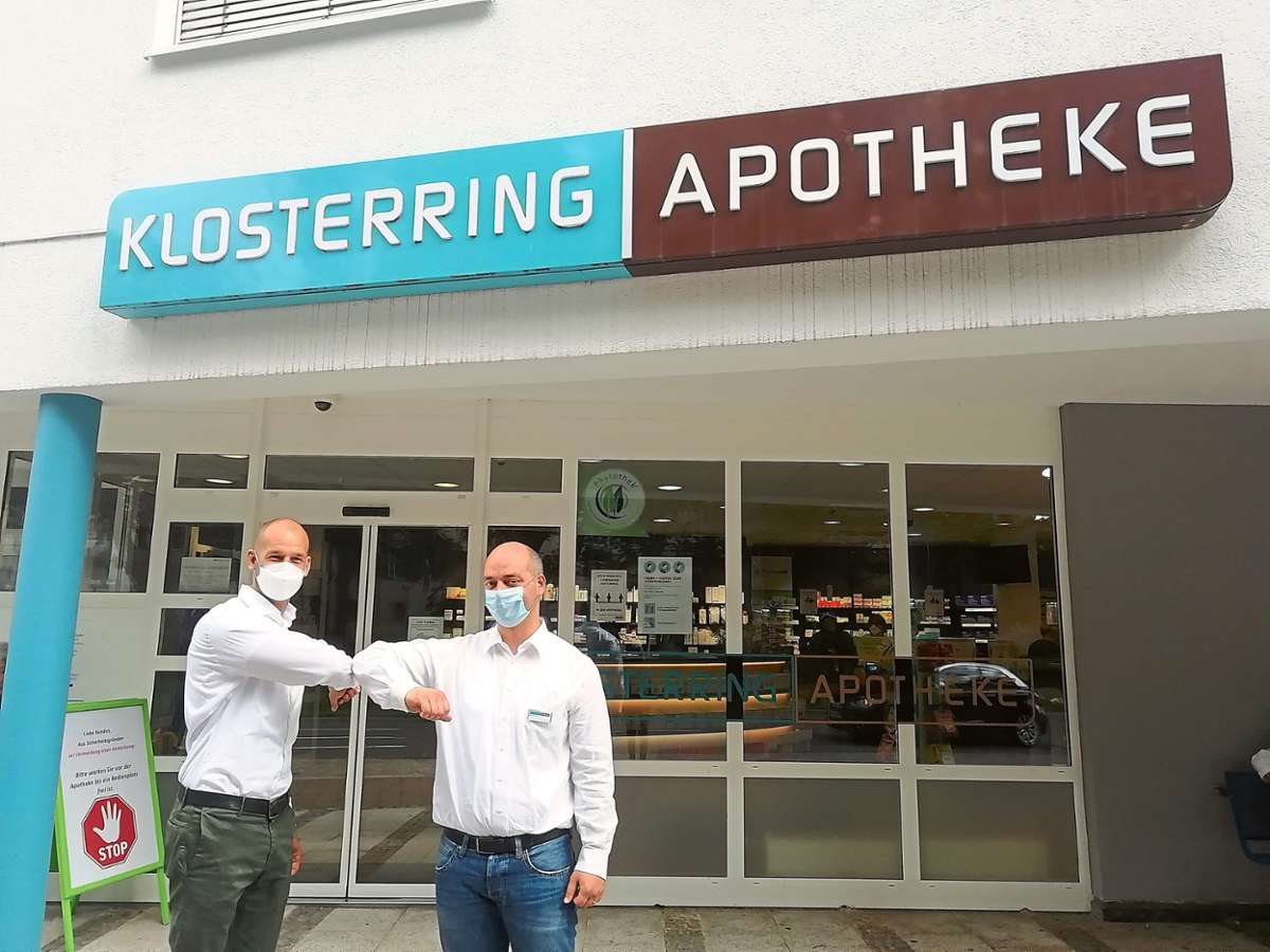 Marc Thiel (rechts) verkauft drei seiner Apotheken an seinen früheren Studienkollegen Christoph Behrendt.Foto: Neß