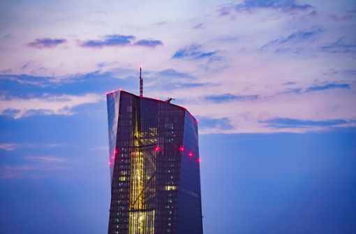 Soll an einem sauberen Himmel kratzen: Das Hochhaus der EZB in Frankfurt. Foto: dpa/Frank Rumpenhorst