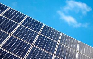 Fotovoltaikanlagen sind eine Möglichkeit, den Ausstoß an klimaschädlichen Gasen zu verringern. Symbol-Foto: Reinhardt Foto: Schwarzwälder Bote