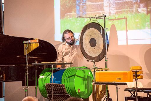 Percussion-Lehrer Steffen Kuhn intoniert auch ein Solostück. Foto: Musikschule Foto: Schwarzwälder-Bote