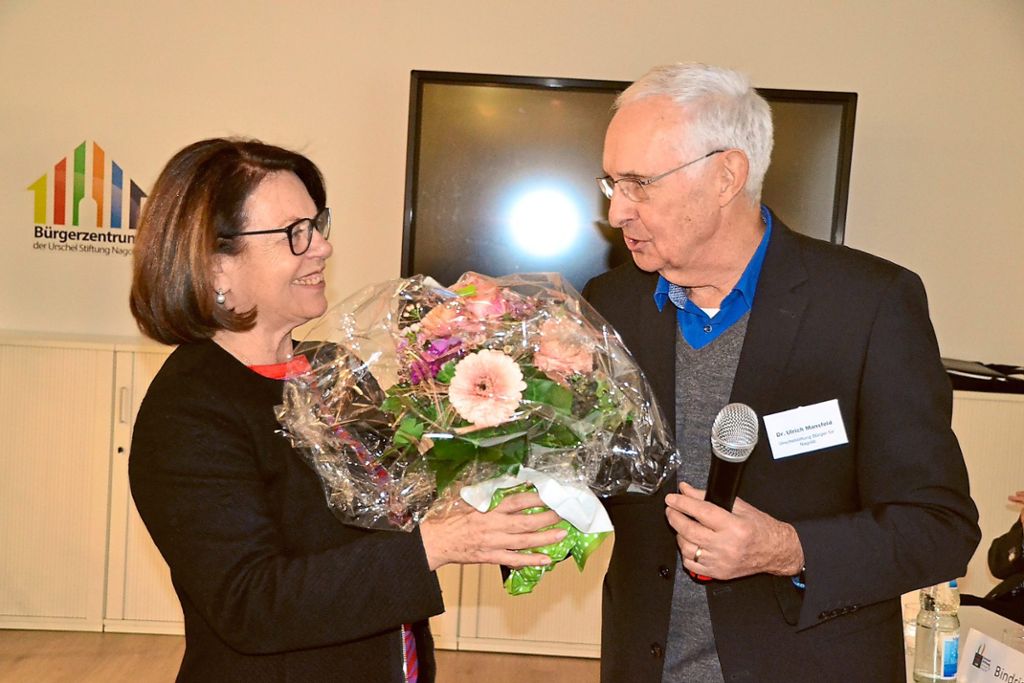 Gerda Rudolf wurde von Ulrich Mansfeld als Vorsitzende des Stiftungsrates der Urschelstiftung verabschiedet.   Foto: Kunert