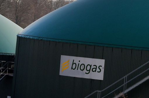 Der Motor einer Biogasanlage in Hopfau brannte am Montag. Foto: Carsten Rehder/dpa