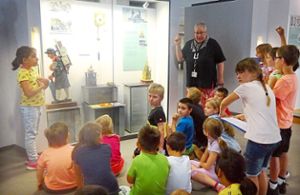 Die Schüler vertiefen ihr Wissen im Uhrenmuseum in Furtwangen. Foto: Schule Foto: Schwarzwälder Bote