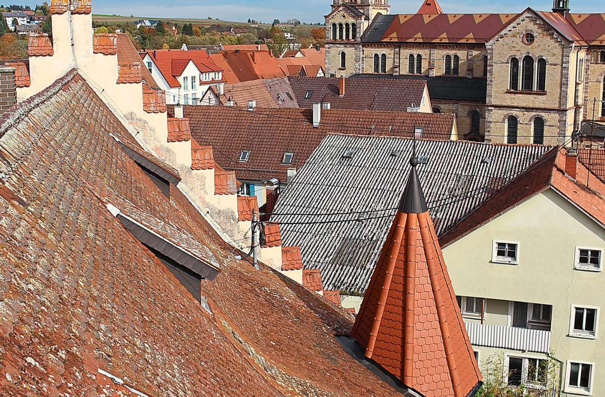 Blick über die Dächer der Bräunlinger Altstadt im Oktober 2019. Ab 1. Oktober ist es auch hier erlaubt, Solaranlagen zu installieren. (Archiv) Foto: Guy Simon