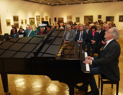 Pianist Wolfgang Brandner hat einmal mehr den Neujahrsempfang der Freunde Kunstmuseum Albstadt mit seinen außergewöhnlichen Interpretationen gekrönt. Fotos: Eyrich Foto: Schwarzwälder Bote