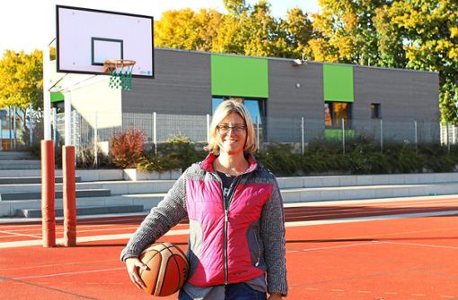 Jennifer Schilling treibt gerne Sport. Gut, dass gleich hinter dem neuen Jugendraum eine Sportanlage entstanden ist. Foto: Sannert