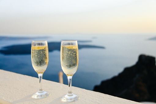 Das Anbaugebiet entscheidet, ob sich ein Schaumwein Champagner nennen darf.  Foto: www.pixabay.de