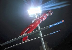 Auch Team-Olympiasieger Andreas Wank aus Hinterzarten wird bei seinem Heimspiel im Schwarzwald wohl unter Flutlicht sein Können zeigen. Foto: Ilnitsky Foto: Schwarzwälder-Bote