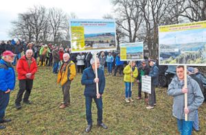 Viel Wind um den Windpark Länge. Das Bild von 2018 zeigt Proteste beim Besuch des Petitionsausschusses des Landtags in Riedöschingen. Foto: Roland Sigwart Archiv