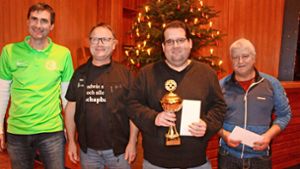 Die Sieger bei der 13. Hindersche-Weltmeisterschaft in Schapbach (von links): SV-Vorsitzender Uwe Weis, Kurt Bonath (dritter Platz), Sieger und Weltmeister Benjamin Heitzmann und Erich Schmid (zweiter Platz). Foto: Weis