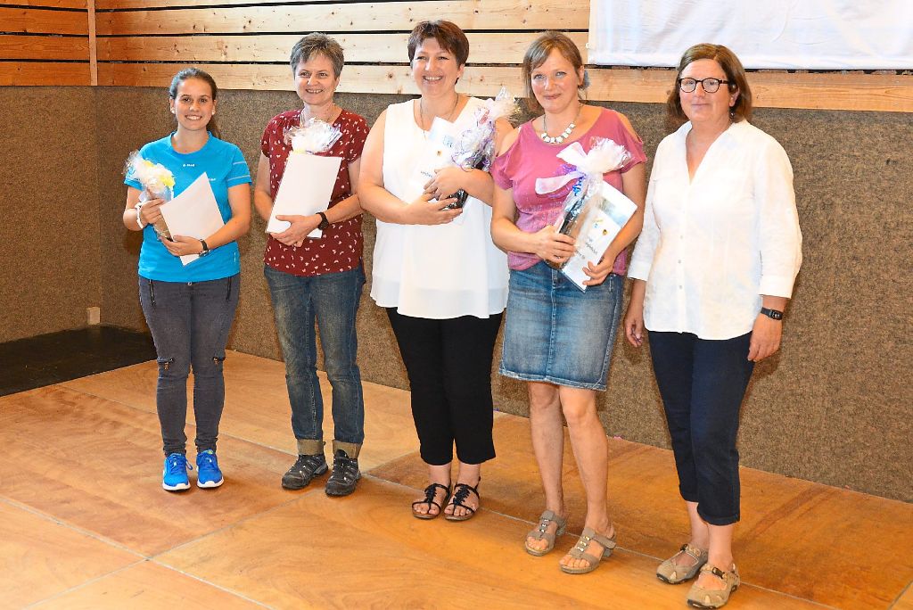 Sie freuen sich über die Ehrungen des TSV Boll (von links): Denise Mayer, Sonja Genullis, Daniela Seitz, Simone Elit und Brigitte Haag. Fotos: Wagner