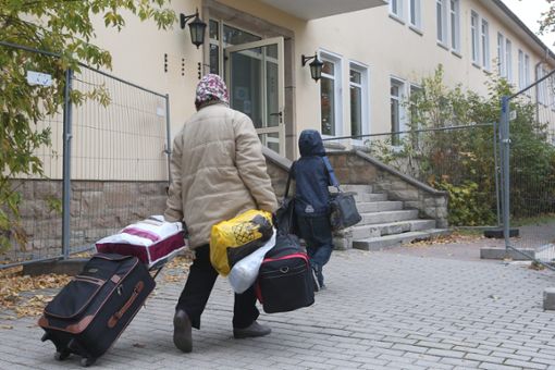 Ankunft von Flüchtlingen: Der Zollernalbkreis muss ab diesem Jahr wieder Erstantragssteller aufnehmen. Foto: Schackow Foto: Schwarzwälder Bote