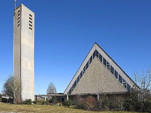 Sie steht jetzt unter Denkmalschutz: Die 1966/67 erbaute katholische St. Martinskirche in Pfalzgrafenweiler. Von dieser Bauart gibt es in der Diözese Rottenburg-Stuttgart nur zwei Kirchen.  Foto: Maier Foto: Schwarzwälder-Bote