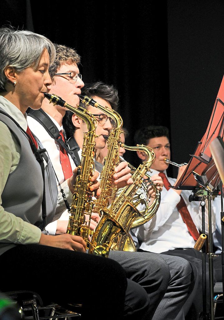 Das Vorochester und die Jugendkapelle mit Posaunen und Saxofonen präsentierten gute Klänge.  Foto: Baublies Foto: Lahrer Zeitung