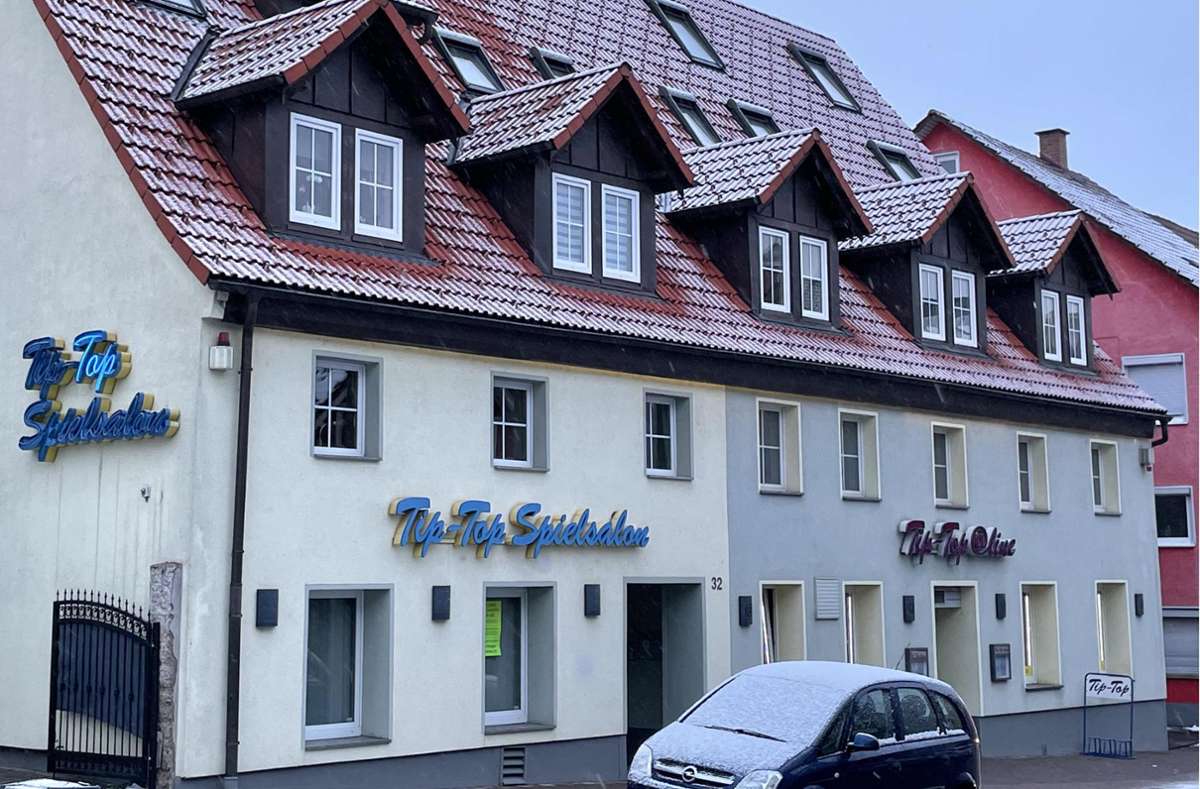 Wird sie bald geschlossen, die mit 47 Jahren älteste Spielhalle im Schwarzwald, in der Schwenninger Sturmbühlstraße?