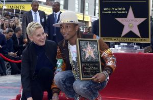 Pharrell Williams ist am Donnerstag mit einem Stern auf dem Walk of Fame in Hollywood ausgezeichnet worden. Die Laudatio hielt Talkmasterin Ellen DeGeneres. Foto: dpa
