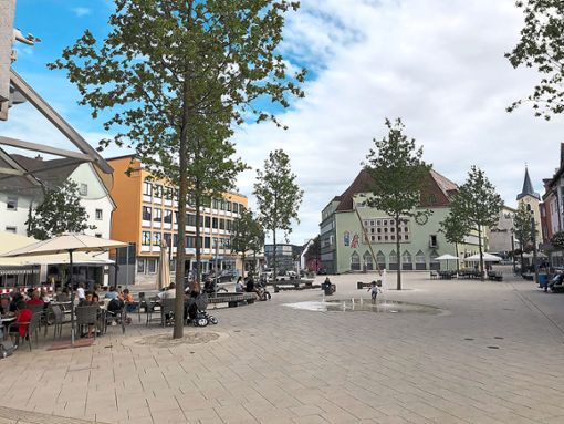 Der neue Schwenninger Marktplatz, hier ein Foto vom August 2020, lockt die Menschen an.Archiv-Foto: Semenescu Foto: Schwarzwälder Bote