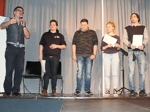 Poet und Kabarettist Sven Kemmler (von links) mit den  Teilnehmern Lukas, Elias, Luisa und Timo.  Foto: Paskal Foto: Schwarzwälder-Bote