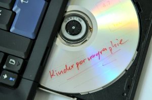 Derzeit wertet die Polizei die beschlagnahmten Bilder vom Computer des Geistlichen aus Lauchheim aus. Foto: dpa