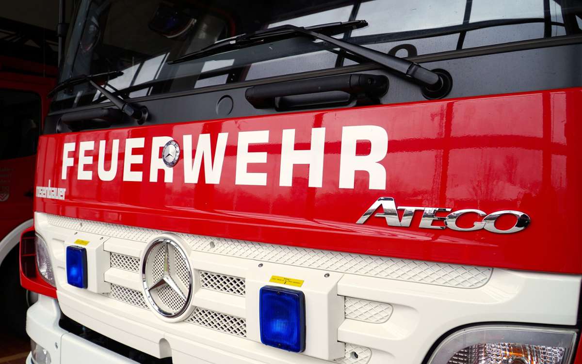 Kilometerlanger Stau: Auto geht auf A81 bei Zimmern in Flammen auf