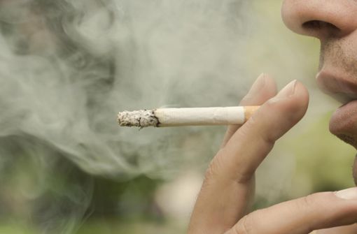 Die Zigarette erfreut sich in Deutschland wieder wachsender Beliebtheit. Foto: © ehabeljean – stock.adobe.com