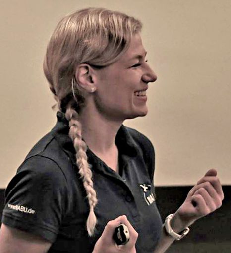 Hummel-Expertin Sarah Adelmann. Foto: Nabu Foto: Schwarzwälder Bote