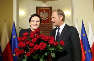 Die neue polnische Regierungschefin Ewa Kopacz mit ihrem Vorgänger Donald Tusk. Foto: dpa