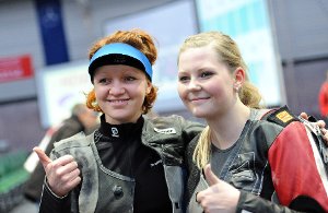 Rückkehrerin Eva Roesken (links) und die gebürtige Furtwangerin Nathalie Loser freuen sich auf die am Wochenende startende Bundesliga-Saison. Foto: Kienzler