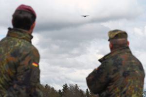 Der Überflug der Bundeswehr in Haiterbach ist schon ein Weilchen her: Er fand im Mai 2017 statt.  Foto: Katzmaier