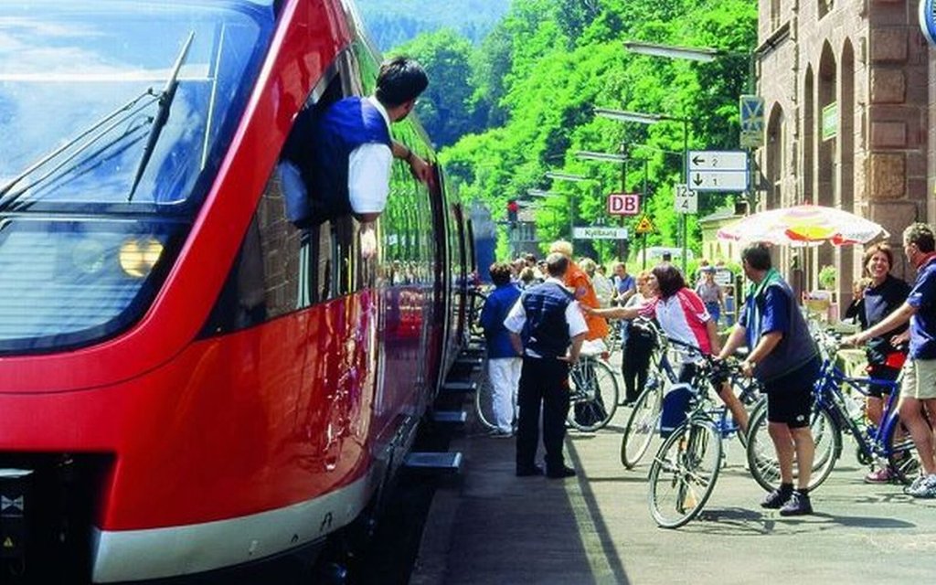 Einsteigen, bitte: Der Rad-Wander-Shuttle pendelt bald wieder zwischen Tübingen und dem Oberen Schlichemtal. Foto: Archiv Foto: Schwarzwälder-Bote
