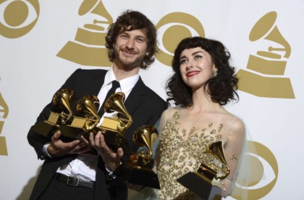 Es war der Abend der Newcomer: Der belgisch-australische Sänger Gotye und seine Partnerin Kimra gewannen insgesamt drei Grammys, unter anderem den begehrten Preis für die beste Platte mit dem Ohrwurm Somebody That I Used to Know.