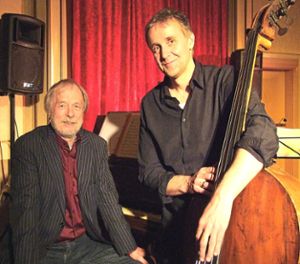 Reiner Ziegler (links) und German Klaiber präsentieren in Härings Kulturcafé Jazz vom Feinsten. Foto: Kulturcafé Foto: Schwarzwälder Bote