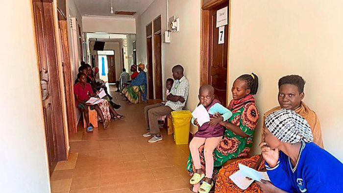 Die ersten  Patienten in Uganda werden schon versorgt