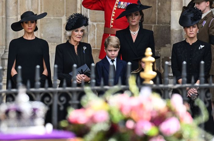 Staatsbegräbnis von Queen Elizabeth II.: Die „Frauen von Windsor“ senden eine modische Botschaft