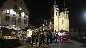 Abendliche Stimmung vor der Stadtkirche beim ersten Adventsmarkt in Donaueschingen. Der soll auch 2023 wieder stattfinden. Foto: Lutz Rademacher