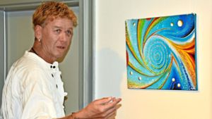 Künstler Timo Serrer zeigt seine  Werke im Rathaus