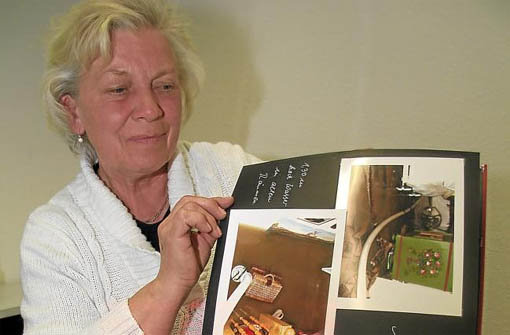 »Trauriger Anblick« steht auf einer Seite: In einem Fotoalbum hat Lieselotte Probst die Auswirkungen des Unglücks festgehalten. Foto: privat