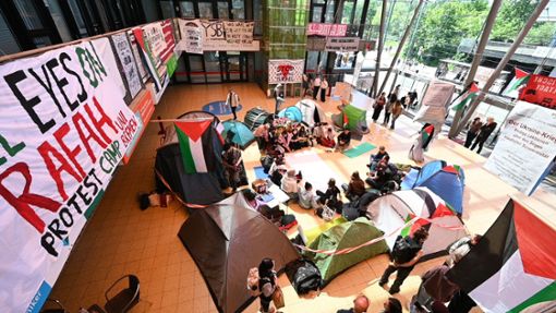 Propalästinensische Aktivisten haben in einem Gebäude der Universität Bremen ein Protestcamp errichtet. Foto: Lars Penning/dpa