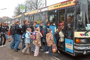 Die schlechten Busverbindungen für Schüler, die im  Januar 2017 auch noch teurer werden, verärgern die Eltern. In Schömberg entbrannte im Verwaltungs- und Wirtschaftsausschuss darüber eine heftige Diskussion.  Foto: Fritsch