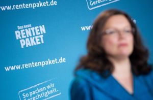 Andrea Nahles (SPD), Bundesministerin für Arbeit und Soziales,erklärt das Rentenpaket: Union und SPD einigten sich auf eine Lösung für die sogenannte Mütterrente und die Versorgung für Menschen die nach 45 Jahren Beitragszahlung in Rente gehen. Foto: dpa
