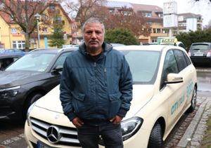 Faruk Akpolat, Betreiber von City Taxi, beziffert den coronabedingten Umsatzverlust seiner Firma auf 70 Prozent. Foto: Singler
