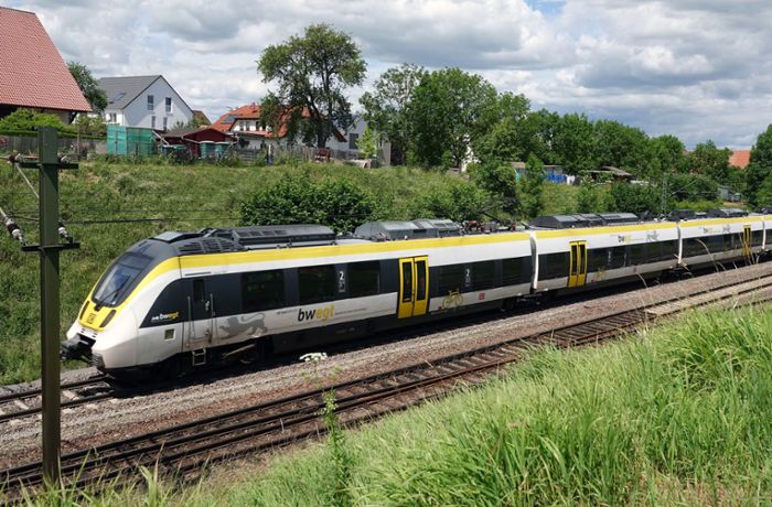 Winfried Hermann ist besorgt: Geht Baden-Württemberg bald das Geld für seine Züge aus?