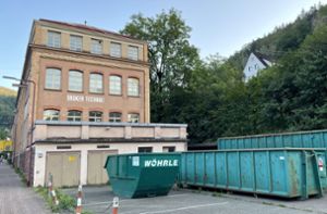 Die Container stehen bereits auf dem Parkplatz neben dem Pfaff- und Schlauder-Gebäude in der Talstadt. Foto: Dold