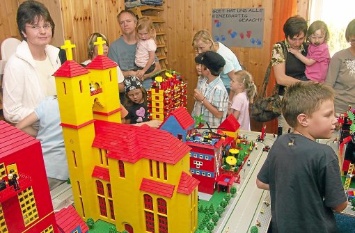 Eine Stadt errichten kleine Baumeister bei der Süddeutschen Gemeinschaft ganz aus kunterbunten Legosteine. Foto: Schwarzwälder-Bote