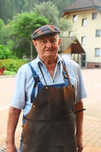Feiert heute seinen 90. Geburtstag: der Schmiedemeister Ernst Schmieder.Foto: Weis Foto: Schwarzwälder Bote