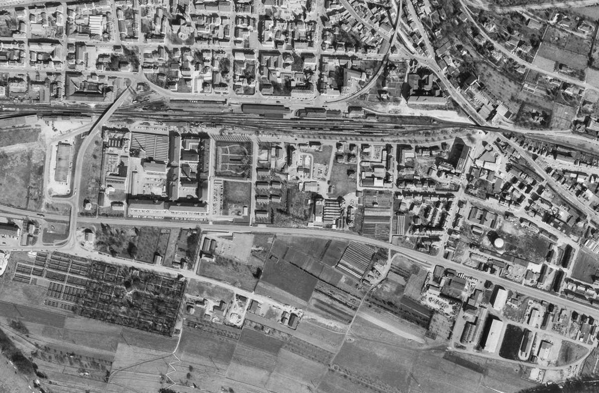 So das heutige Firmengelände von Groz-Beckert im Süden von Ebingen im Jahre 1968 aus... Foto: Landesarchiv/StAL/EL68IX-15953